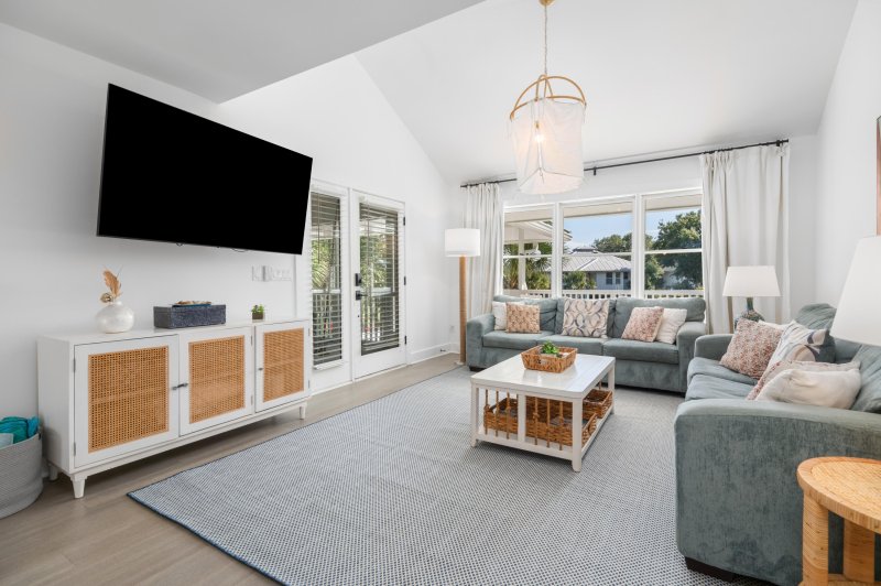 Property image 4 of 6 Ocean Park Court in Beachside, Isle of Palms, SC 29451