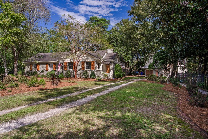 Property image 3 of 933 Lakeview Drive in The Groves, Mount Pleasant, SC 29464