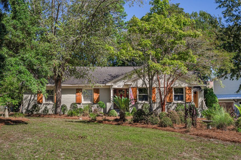 Property image 4 of 933 Lakeview Drive in The Groves, Mount Pleasant, SC 29464