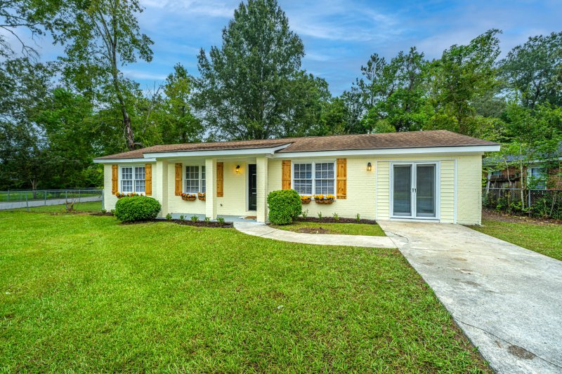 Property image 2 at 143 Dorchester Manor Boulevard, North Charleston, SC 29420