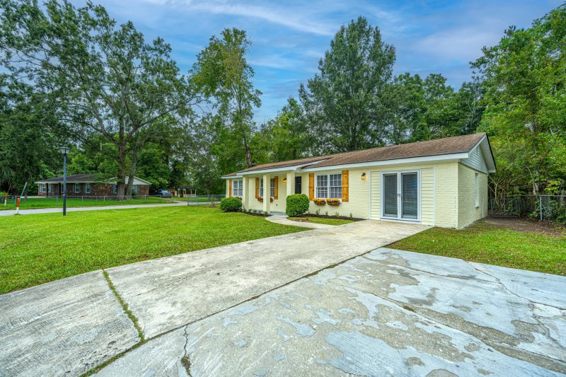 Property image 3 at 143 Dorchester Manor Boulevard, North Charleston, SC 29420