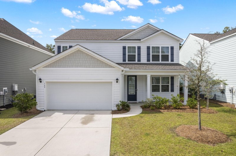 Property image 2 of 169 Cherry Grove Drive in The Ponds, Summerville, SC 29483
