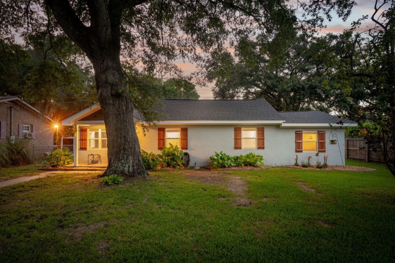 Property image 3 of 1540 Fort Johnson Road in James Island, Charleston, SC 29412