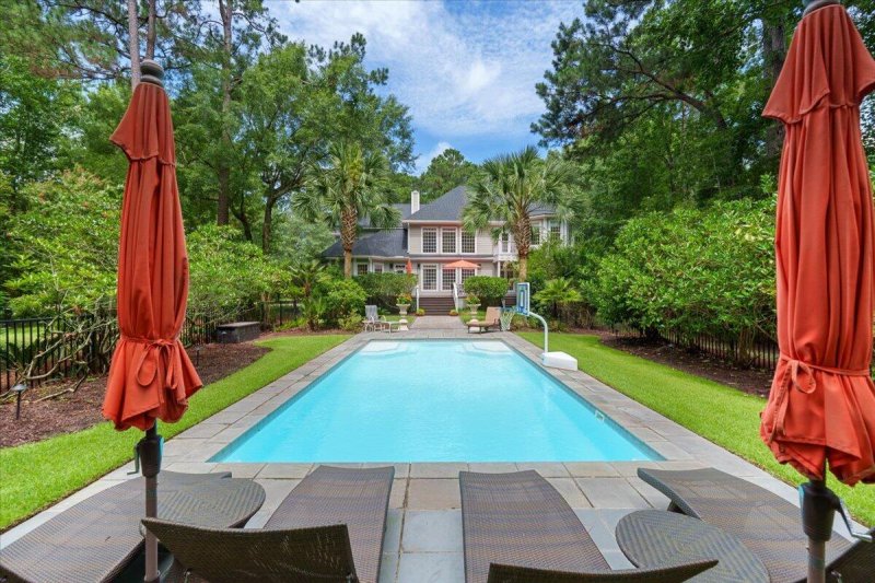 3171 Pignatelli Crescent