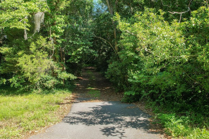 Riverland Terrace, Charleston Community