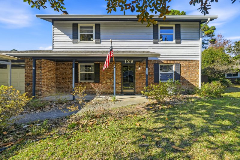 Property image 2 of 129 Canaberry Circle in Corey Woods, Summerville, SC 29483
