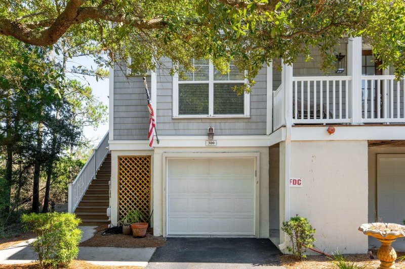 Property image 4 of 300 Kinloss Country Lane in Charleston National, Mount Pleasant, SC 29466