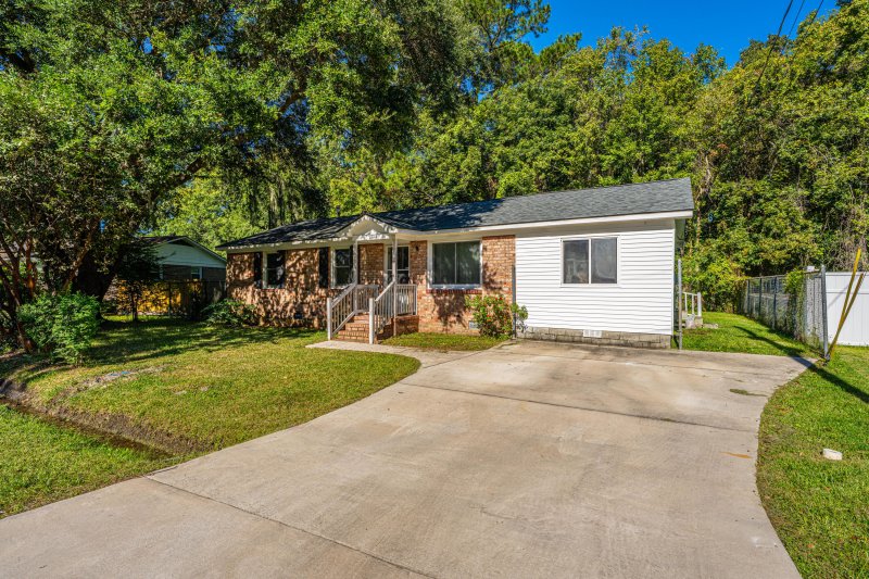 Property image 2 of 1884 Taberwood Circle in Orleans Woods, Charleston, SC 29407