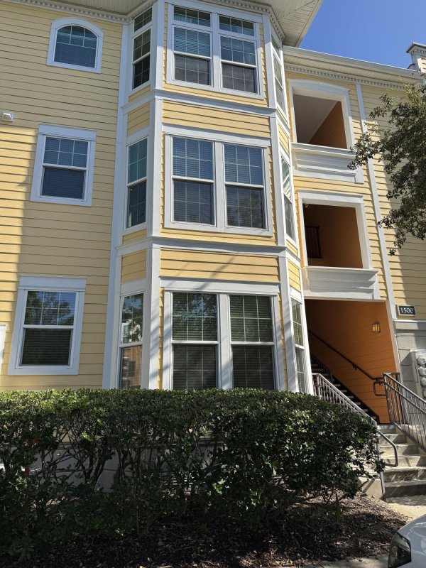 Mira Vista, Charleston community