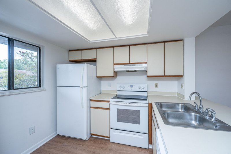 Property image 4 at 2182 Bees Ferry Road H, Charleston, SC 29414