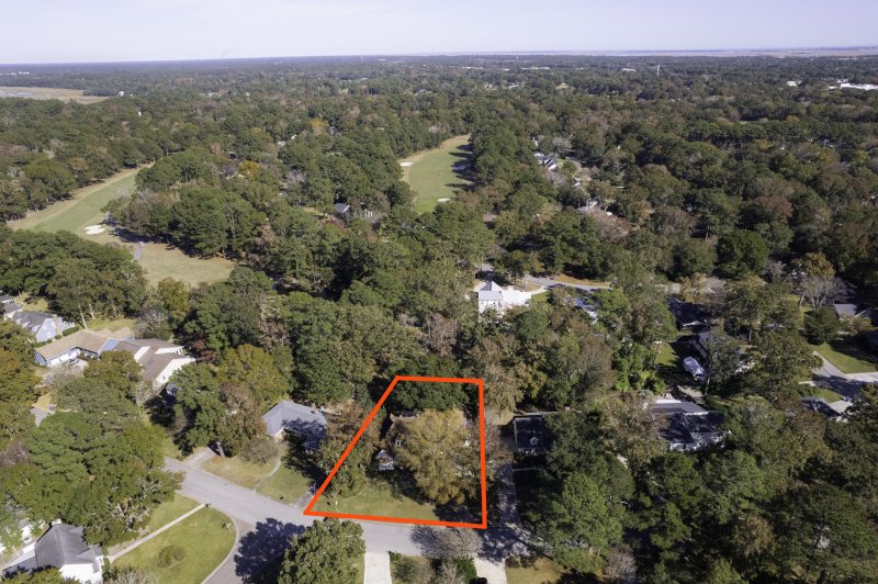 Property image 3 of 1019 Royalist Road in Snee Farm, Mount Pleasant, SC 29464