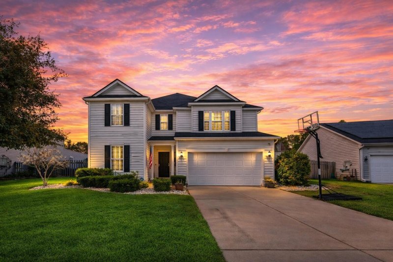 Wentworth Hall, Summerville community