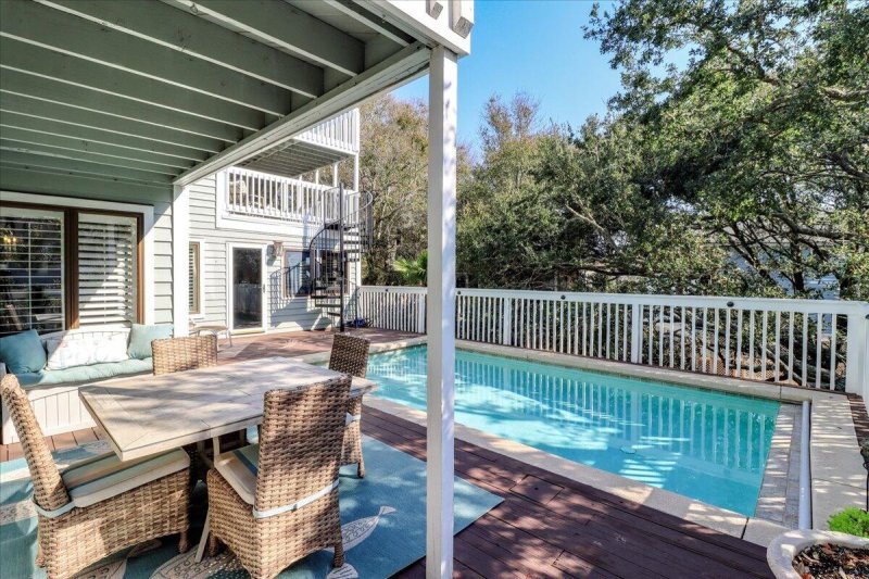 Property image 3 at 8 Fairway Oaks Lane, Isle of Palms, SC 29451