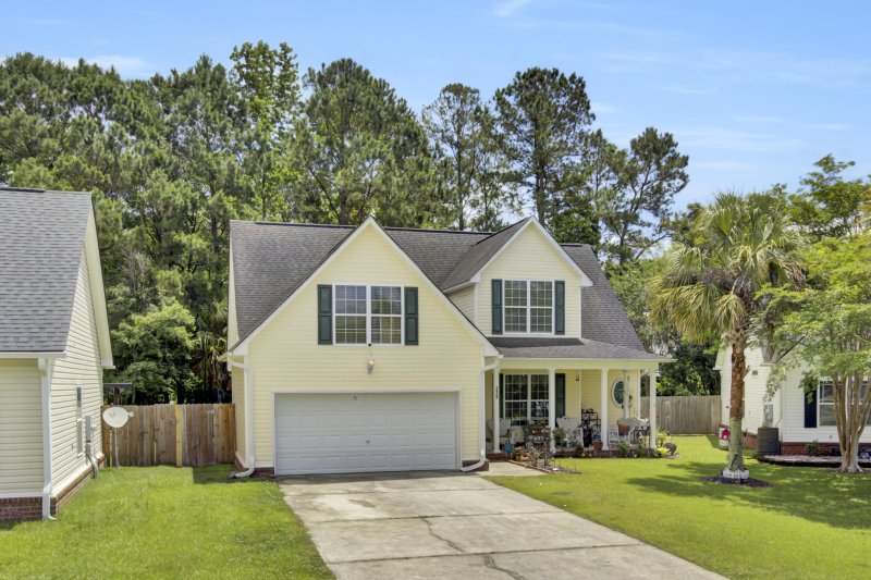 Property image 2 of 172 Cotillion Cresent Crescent in Southern Magnolias, Summerville, SC 29483