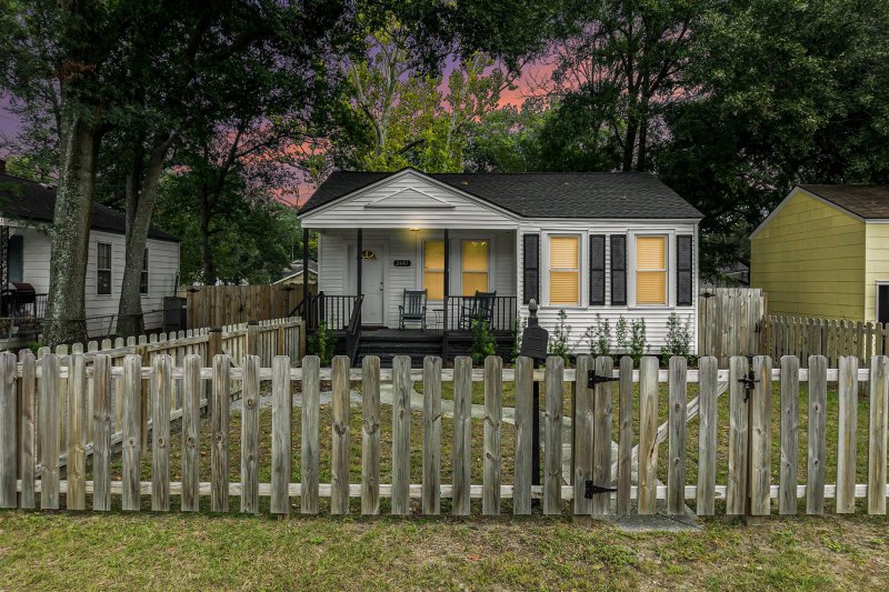 Property image 2 of 2641 S Allen Drive in Dorchester Terrace, North Charleston, SC 29405