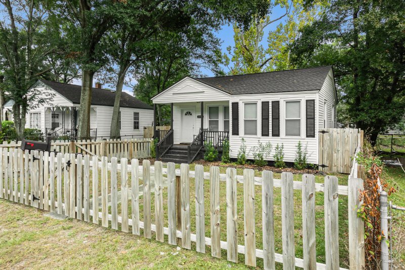 Property image 3 of 2641 S Allen Drive in Dorchester Terrace, North Charleston, SC 29405