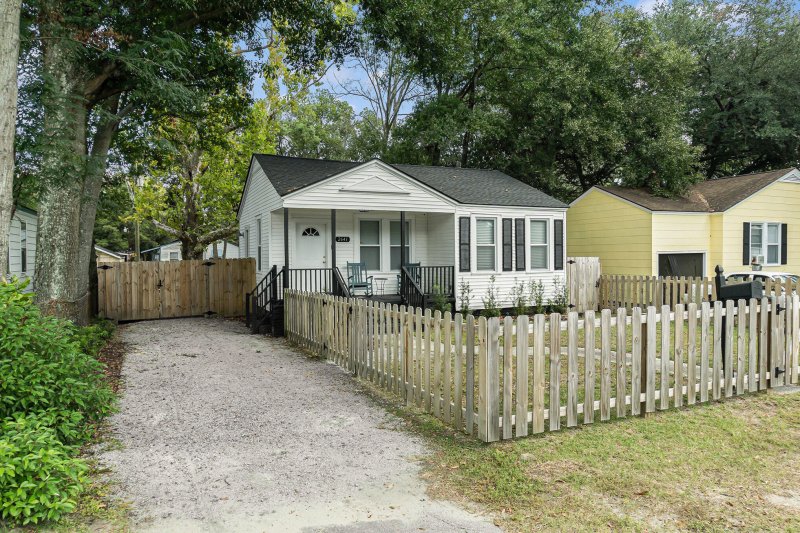 Property image 4 of 2641 S Allen Drive in Dorchester Terrace, North Charleston, SC 29405