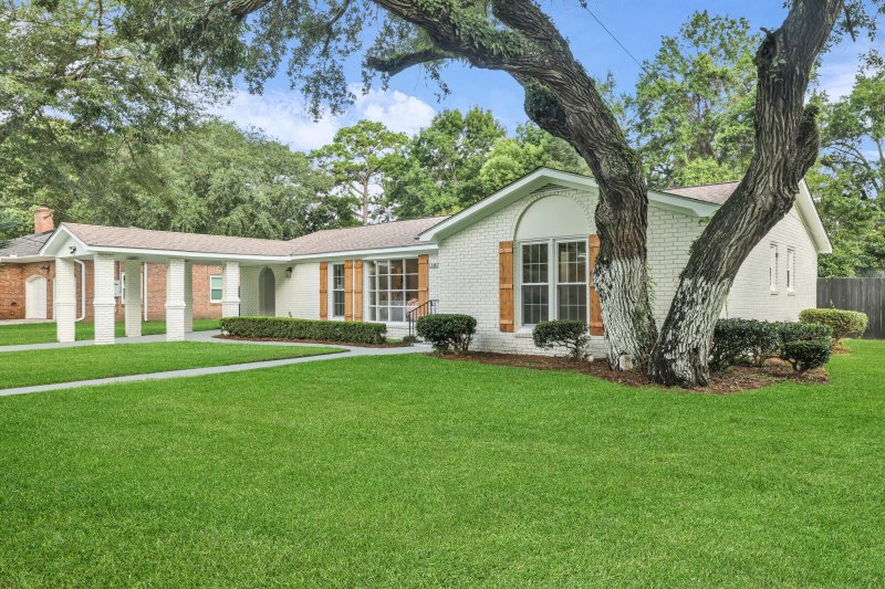 1387 W Lenevar Drive