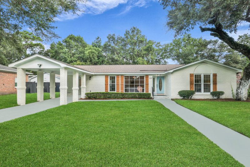 Property image 2 at 1387 W Lenevar Drive, Charleston, SC 29407