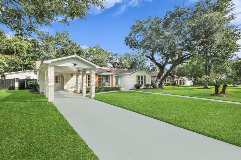 Property image 3 at 1387 W Lenevar Drive, Charleston, SC 29407