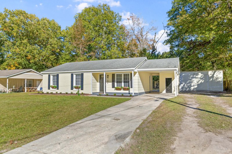 Property image 2 of 7696 Midwood Drive in Pepperhill, North Charleston, SC 29420