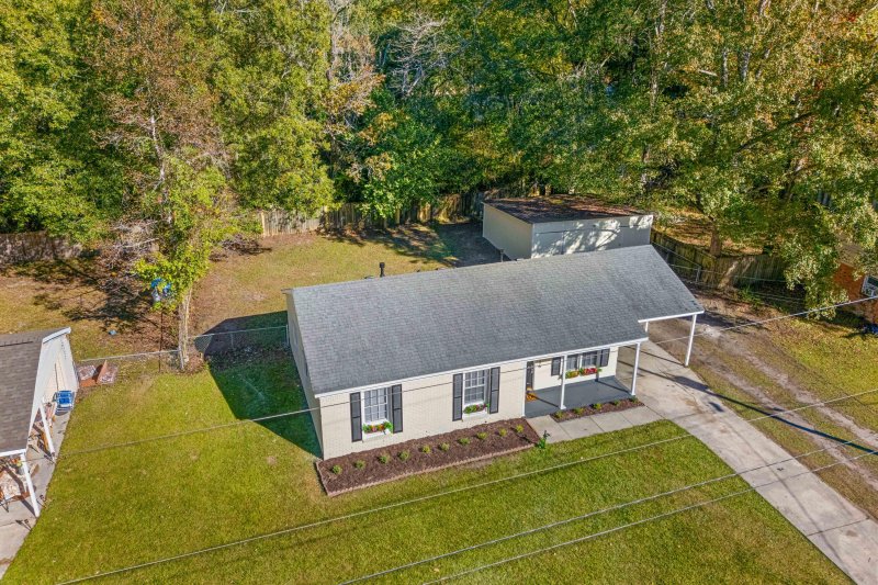 Property image 3 of 7696 Midwood Drive in Pepperhill, North Charleston, SC 29420