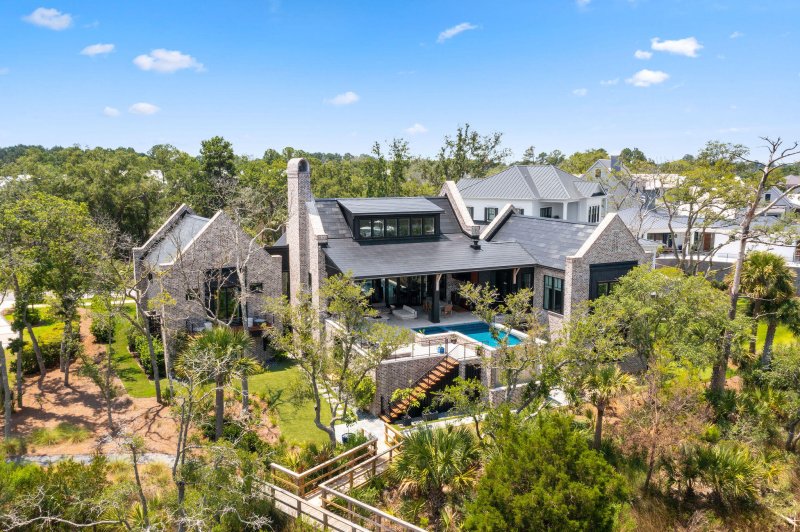 Property image 4 of 430 Fish Tale Road in Daniel Island, Charleston, SC 29492