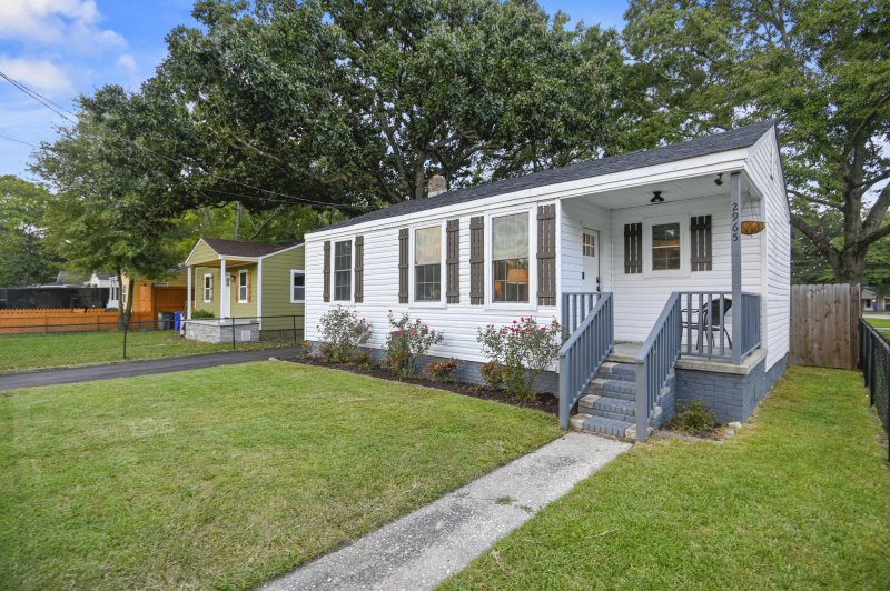 Property image 2 of 2965 Alabama Drive in Waylyn, North Charleston, SC 29405