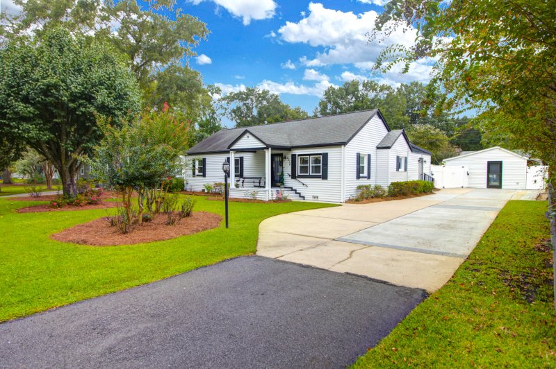 Property image 2 of 2078 Saint James Drive in Riverland Terrace, Charleston, SC 29412