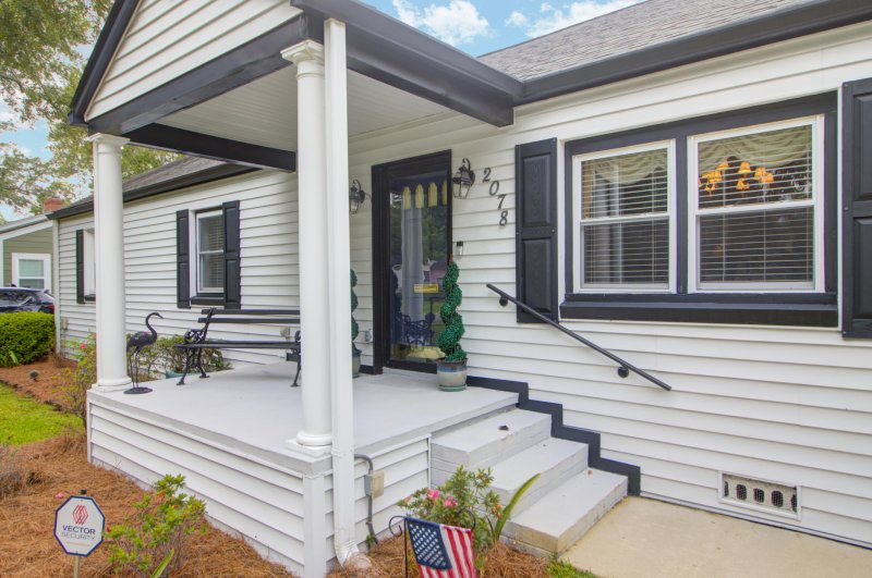 Property image 3 of 2078 Saint James Drive in Riverland Terrace, Charleston, SC 29412