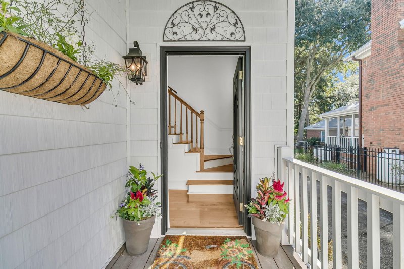 Property image 3 of 1050 Loyalist Lane in Snee Farm, Mount Pleasant, SC 29464