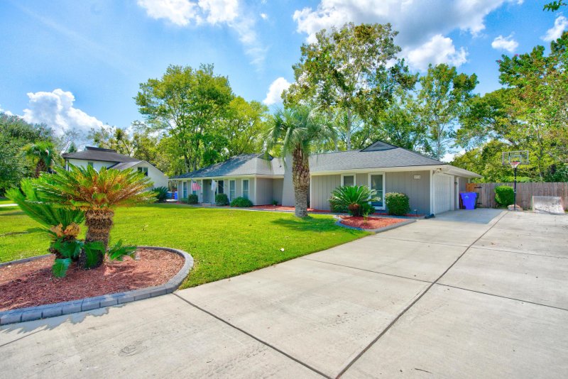 Property image 2 of 2915 Doncaster Drive in Hickory Hill Plantation, Charleston, SC 29414