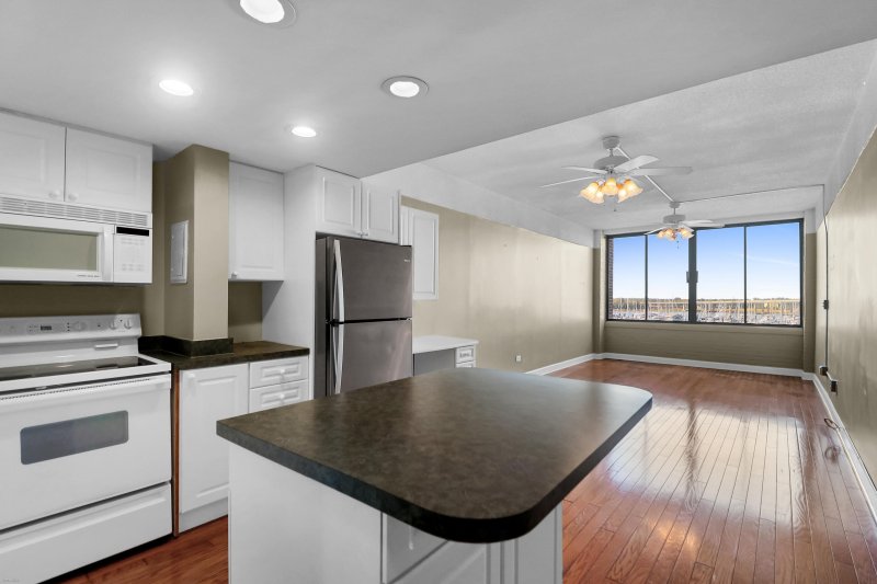 Property image 3 of 14 Lockwood Drive L in Ashley House, Charleston, SC 29401