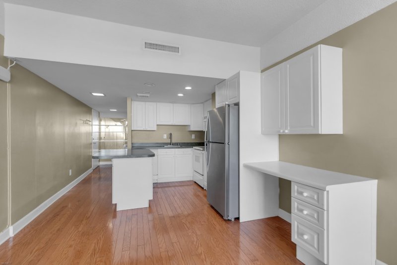 Property image 5 of 14 Lockwood Drive L in Ashley House, Charleston, SC 29401