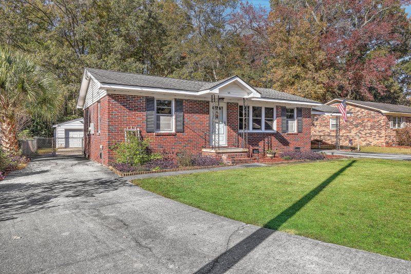 Property image 2 of 135 Pandora Drive in West Greenview Acres, Goose Creek, SC 29445