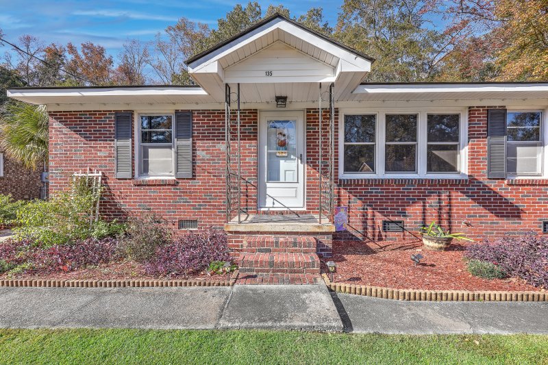 Property image 5 of 135 Pandora Drive in West Greenview Acres, Goose Creek, SC 29445