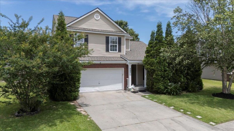 Property image 2 of 406 Brookfield Lane in Liberty Hall Plantation, Goose Creek, SC 29445