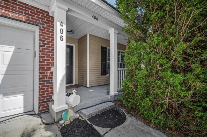 Property image 3 of 406 Brookfield Lane in Liberty Hall Plantation, Goose Creek, SC 29445