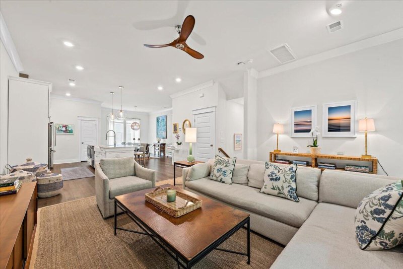 Property image 2 of 1635 Florentia Street 3 in Midtown, Mount Pleasant, SC 29464