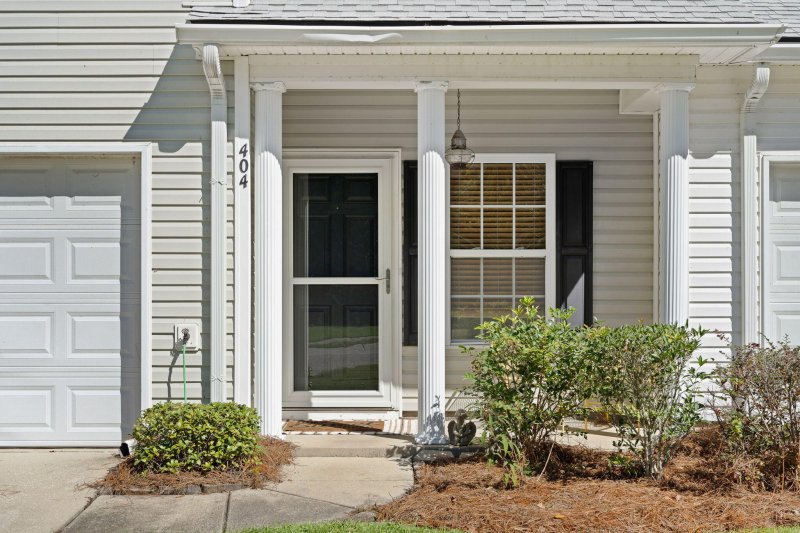 Property image 3 of 404 Savannah River Drive in Lakes of Summerville, Summerville, SC 29485