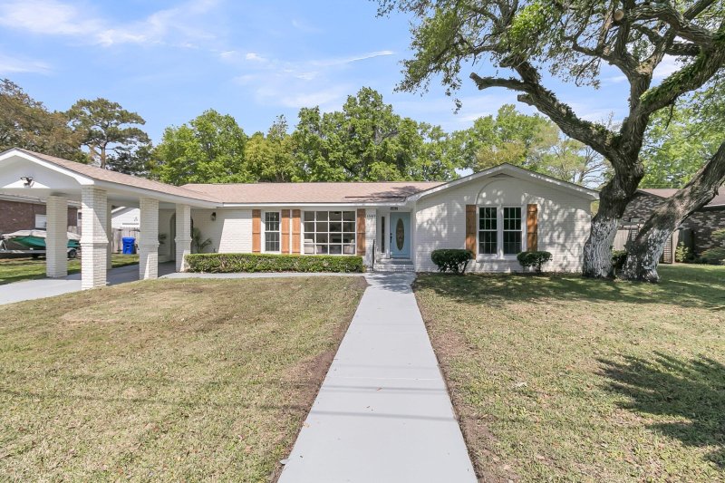 Lenevar, Charleston Community