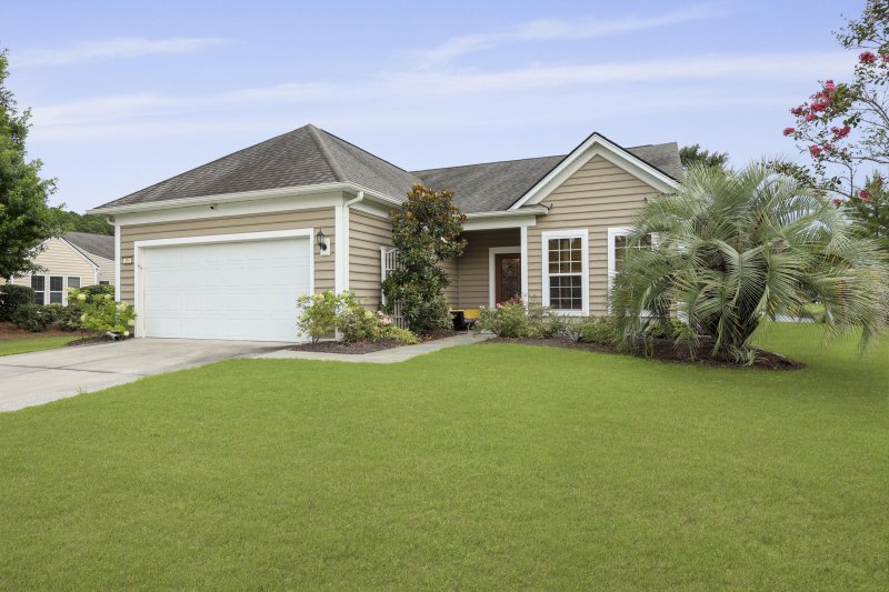 586 Eastern Isle Avenue