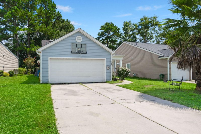 Property image 3 of 128 Coosawatchie Street in Lakes of Summerville, Summerville, SC 29485