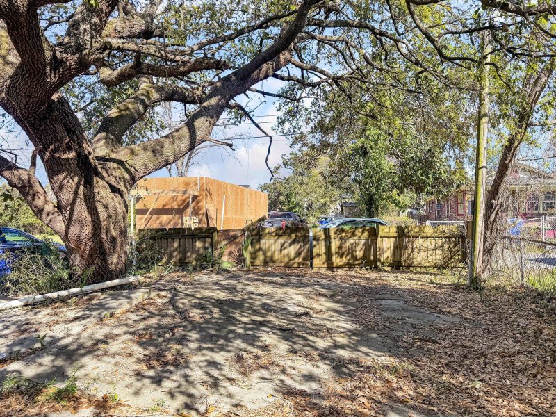 1985 Delaware Avenue