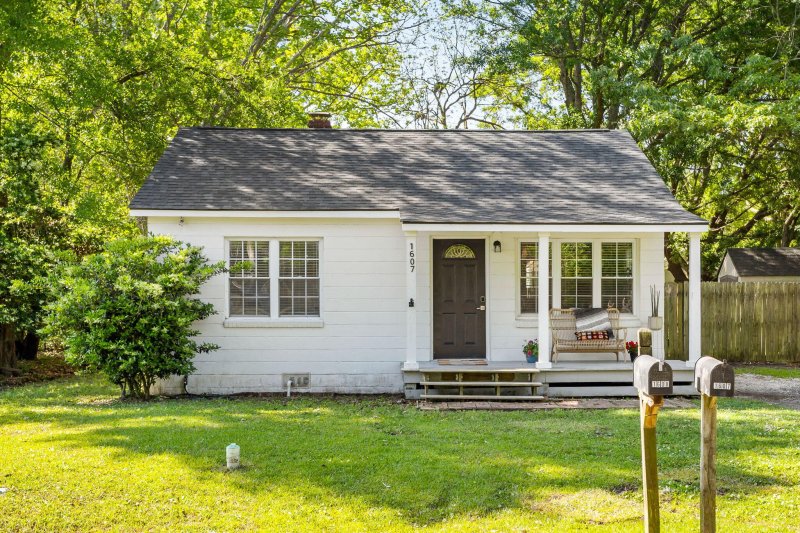 Property image 2 at 1607 Acacia Street, Charleston, SC 29407