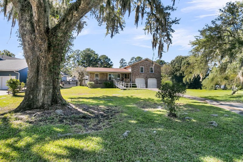 Property image 2 of 1019 Live Oak Avenue in Pimlico, Moncks Corner, SC 29461