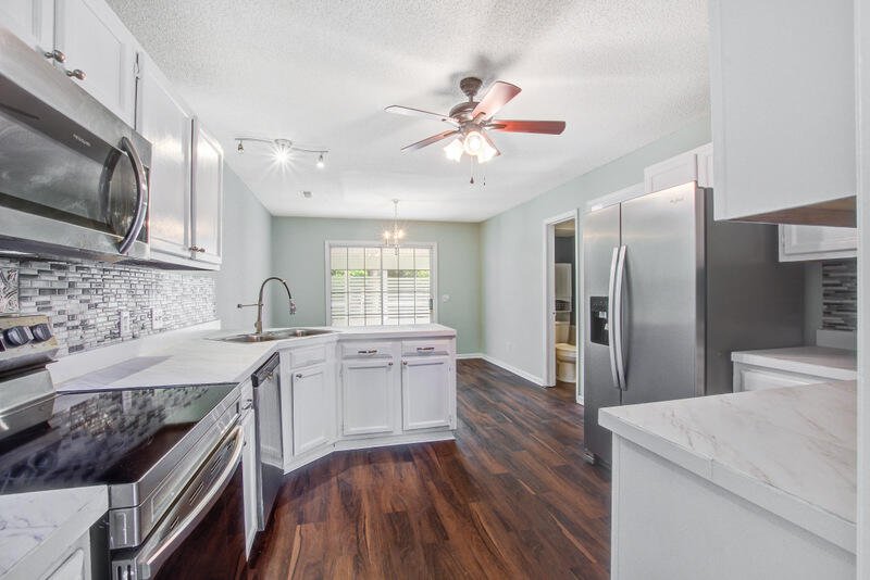 Property image 3 of 110 W Hartwick Lane in Crowfield Plantation, Goose Creek, SC 29445