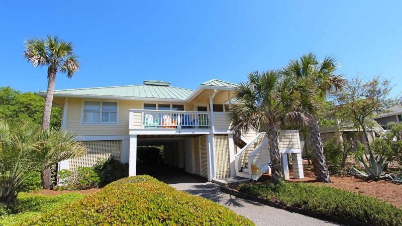 Property image 2 at 6 Ocean Park Court, Isle of Palms, SC 29451
