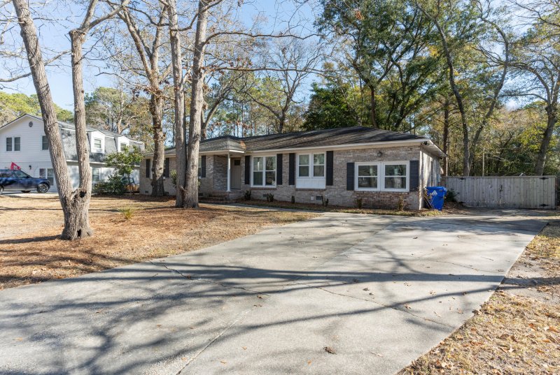 Property image 2 of 1239 Wappetaw Place in Parish Place, Mount Pleasant, SC 29464