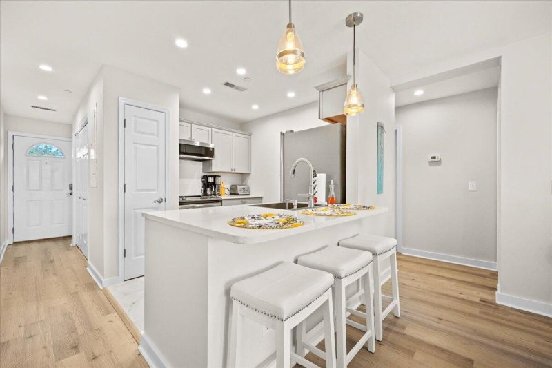 Property image 3 of 2262 Folly Road K in The Palmettos at Folly, Charleston, SC 29412